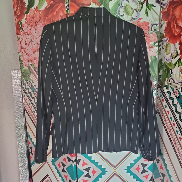 4/$12💞Pinstripe Blazer - Picture 5 of 5